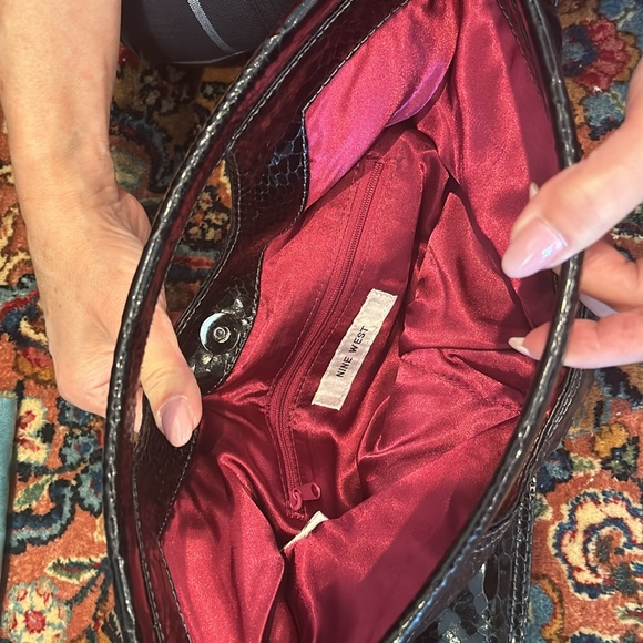 Nine West clutch Patened leather excellent condition practically brand new - Picture 3 of 3